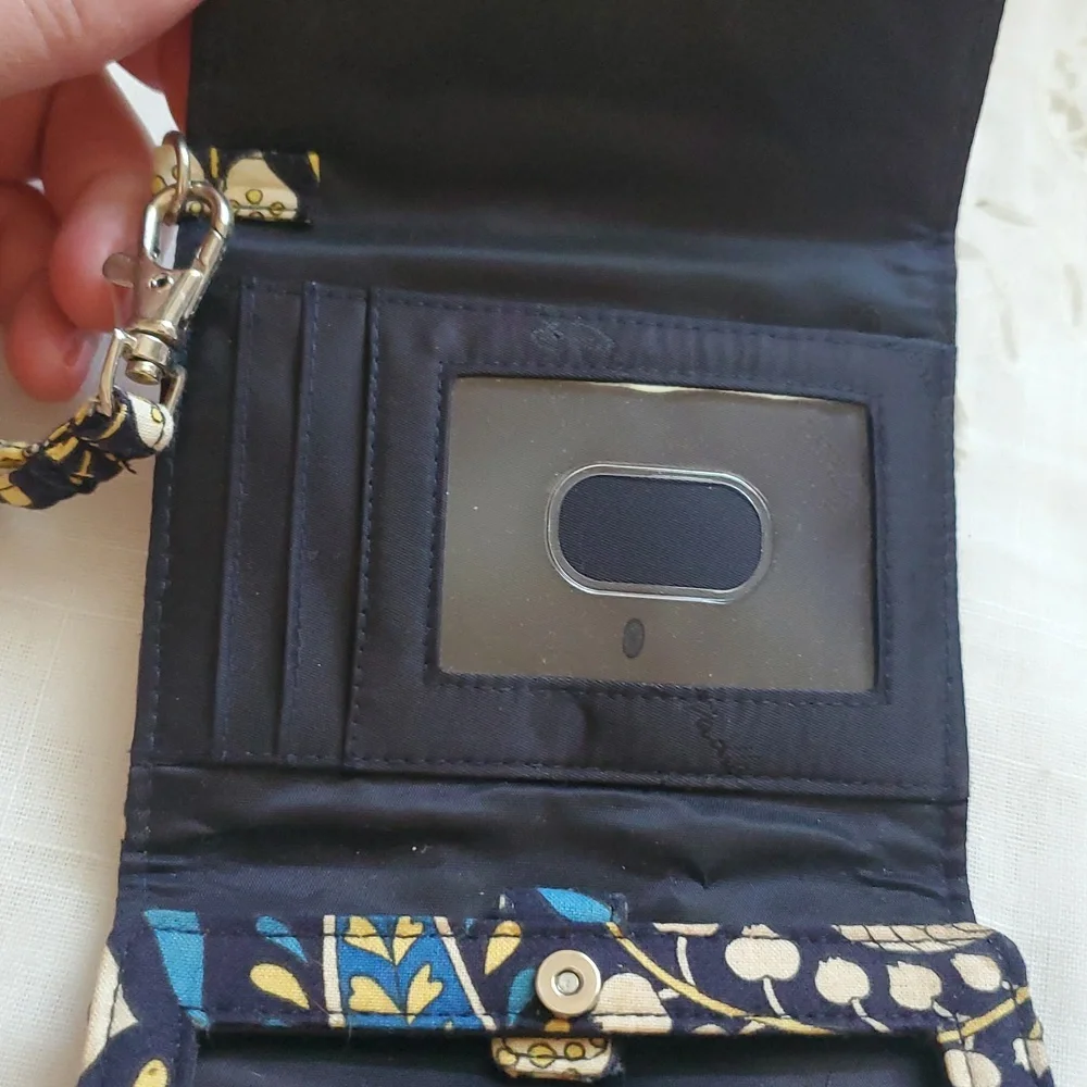 🦜 2/$10 Vera Bradley Ellie Blue Wristlet. - Picture 6 of 12